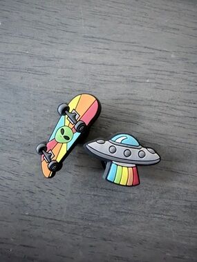 CROCS Multicolor Alien Skateboard & UFO Jibbitz Charms